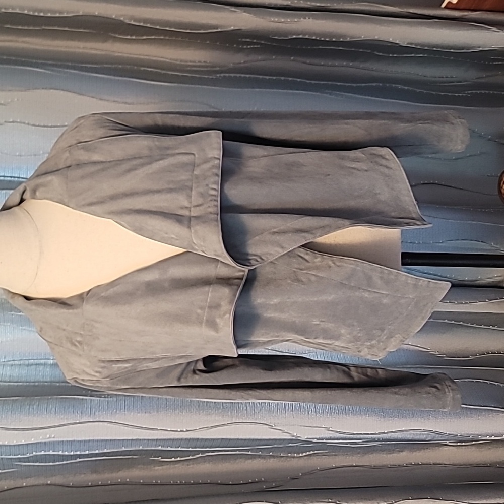 Romeo & Juliet grey suede flowy jacket. Size Large.